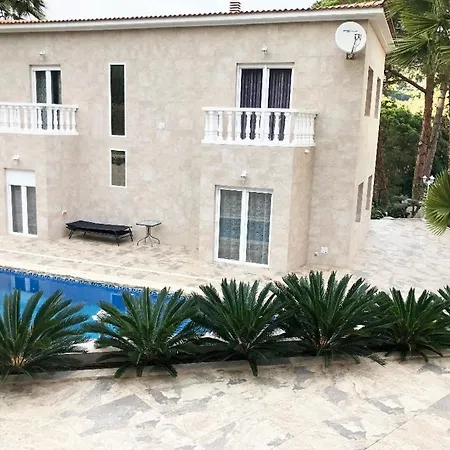 Luxury Villa, Private Beach N Pool * Lloret de Mar